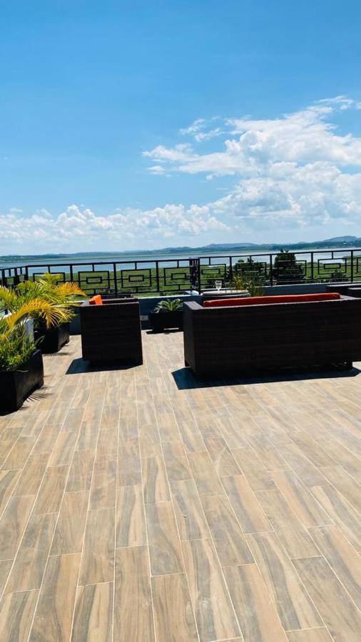 Nimaro Courts Hotel Entebbe Exterior photo