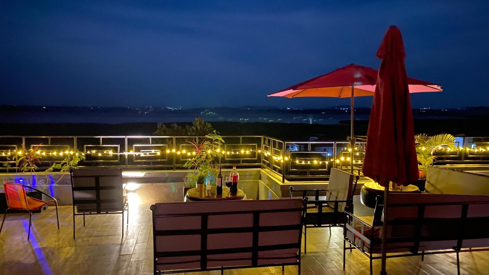 Nimaro Courts Hotel Entebbe Exterior photo