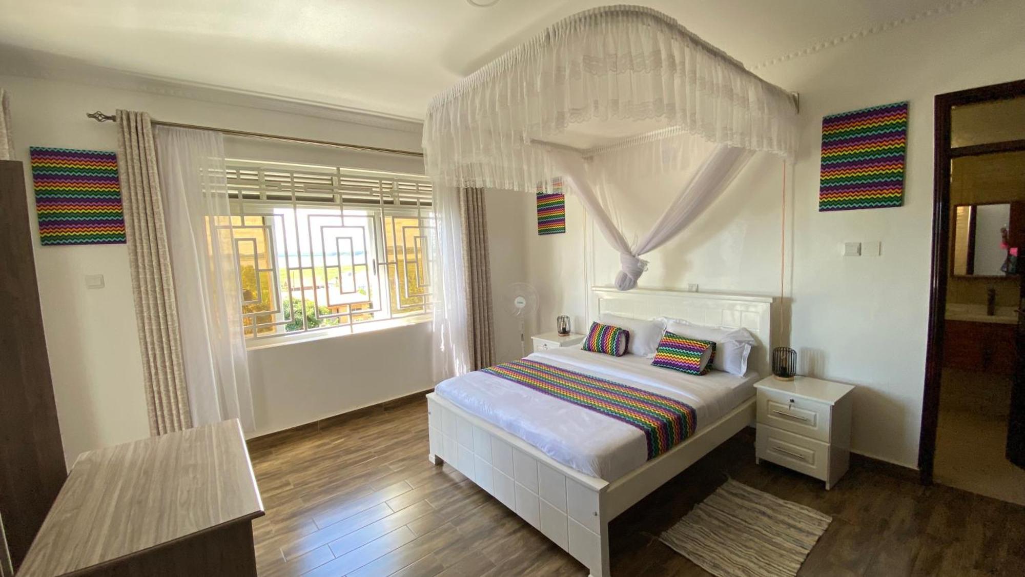 Nimaro Courts Hotel Entebbe Exterior photo